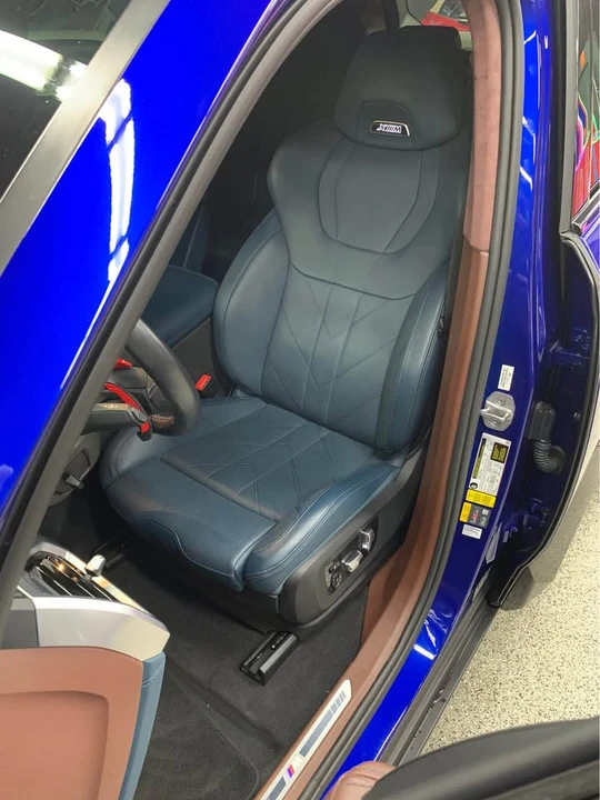 2023 BMW XM - Image 12 of 19