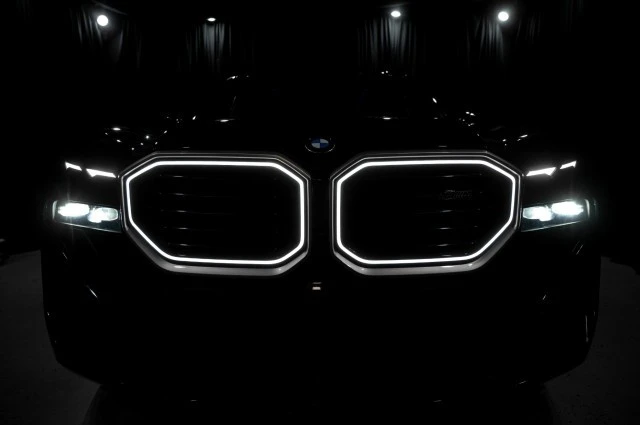 2023 BMW XM - Image 7 of 12