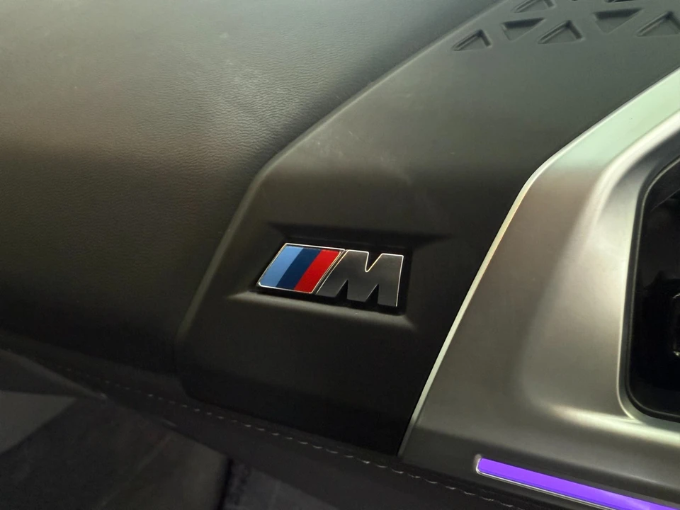 2023 BMW XM - Image 17 of 21