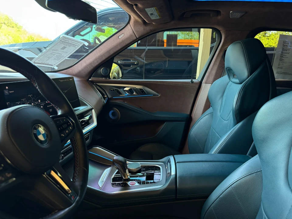 2023 BMW XM - Image 19 of 21