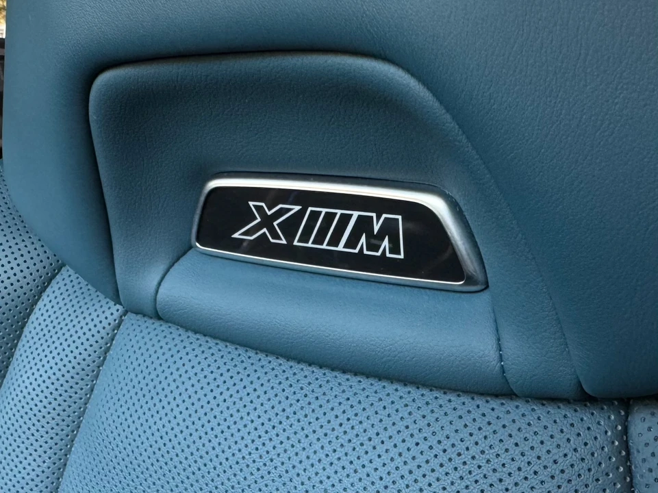 2023 BMW XM - Image 14 of 21