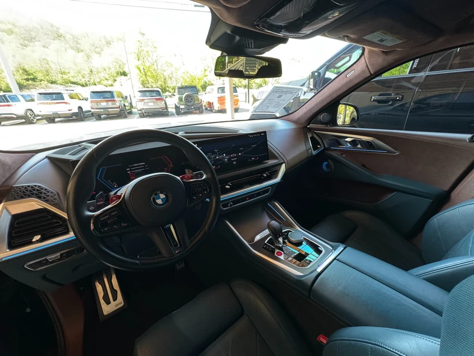 2023 BMW XM - Image 10 of 21