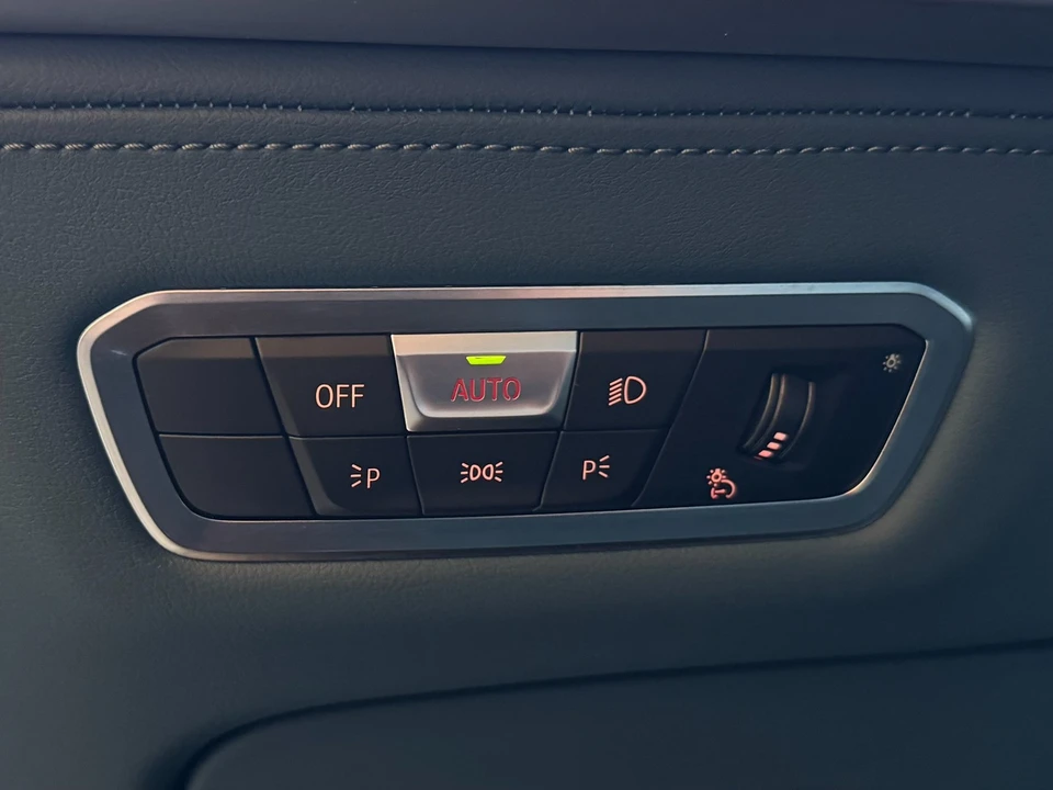 2023 BMW XM - Image 17 of 21