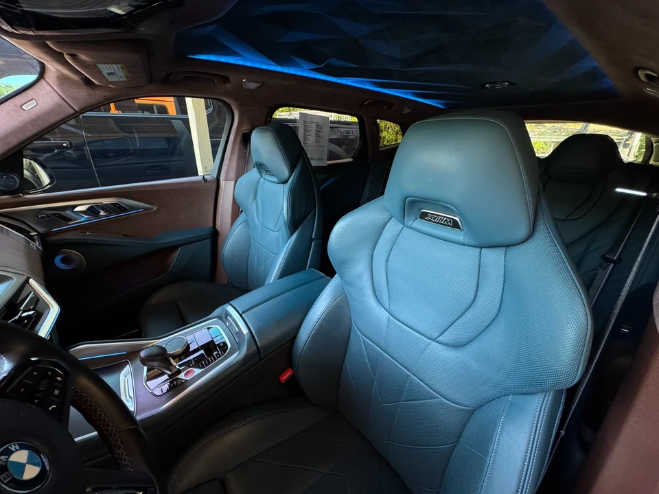 2023 BMW XM - Image 11 of 21