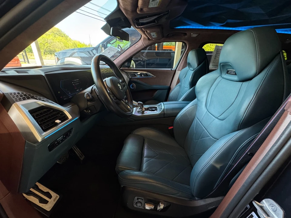2023 BMW XM - Image 9 of 21