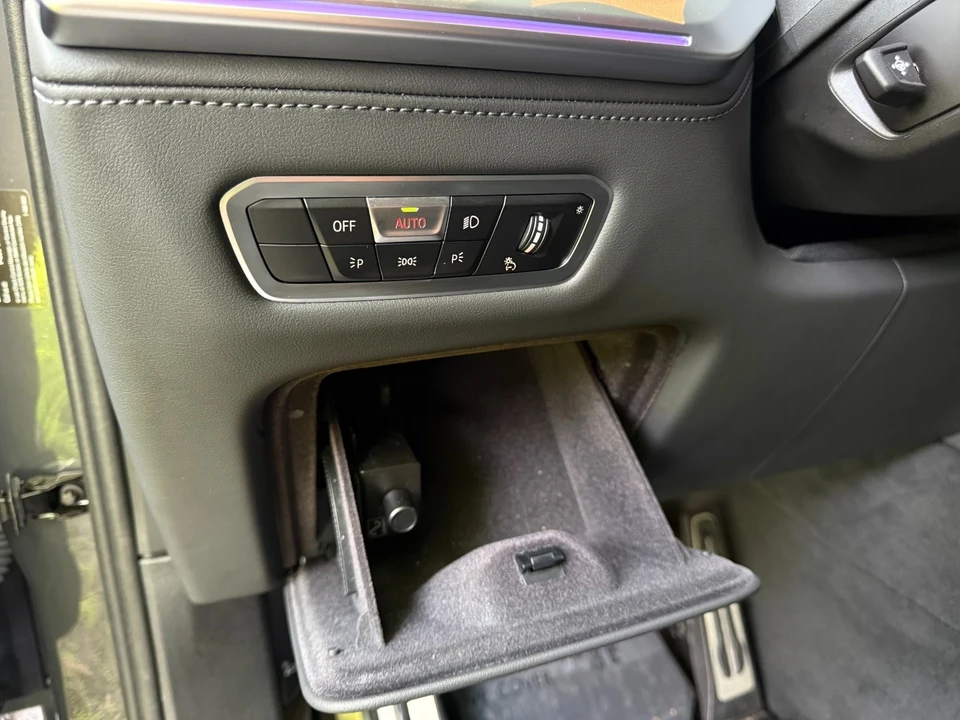 2023 BMW XM - Image 9 of 12