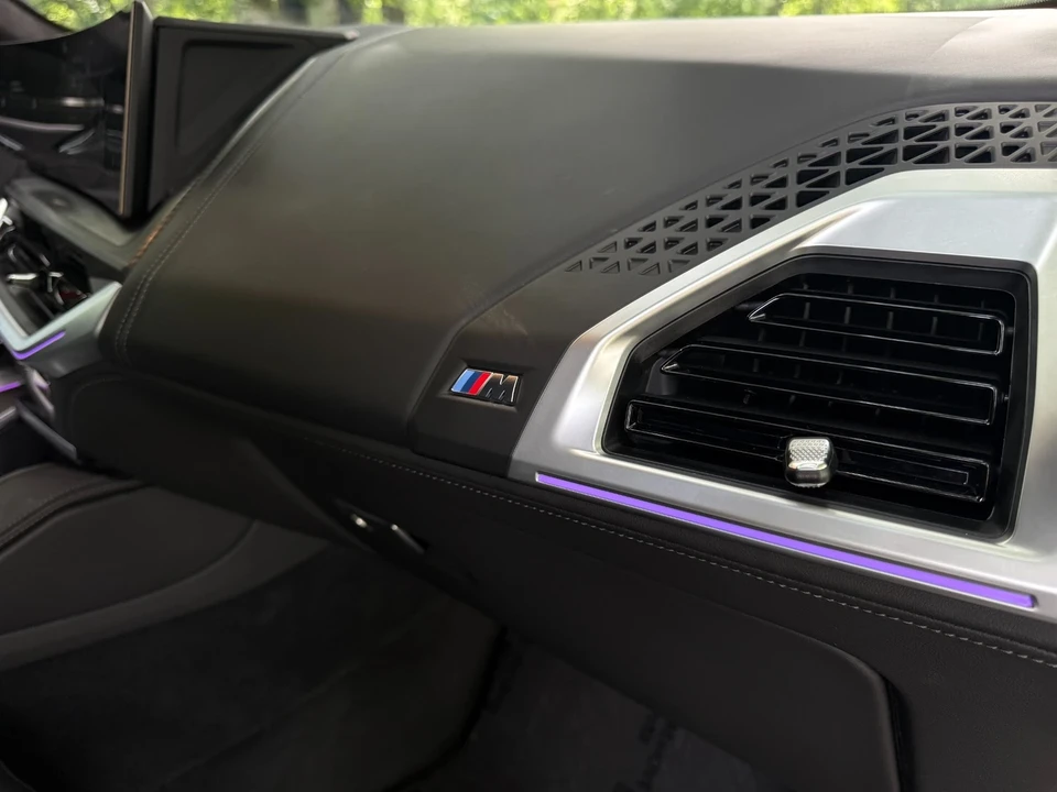 2023 BMW XM - Image 16 of 21