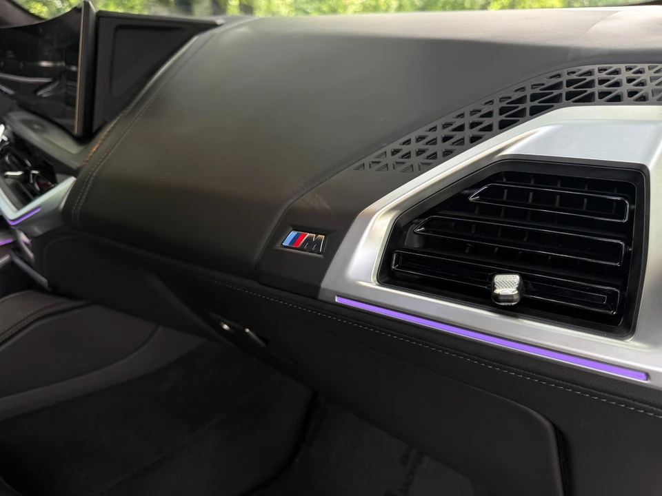 2023 BMW XM - Image 16 of 21