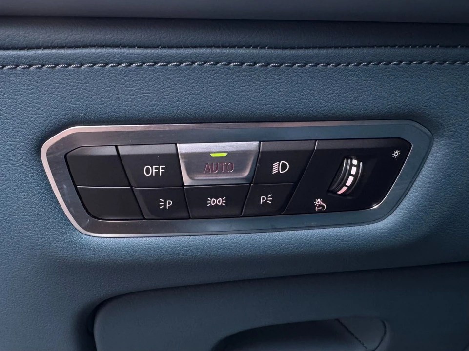 2023 BMW XM - Image 17 of 21