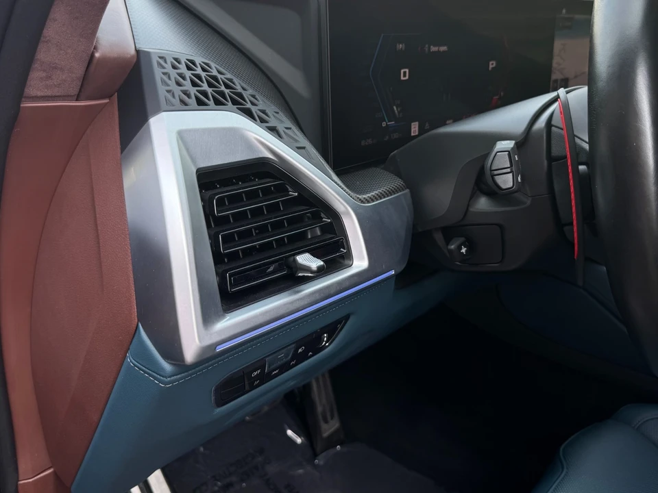 2023 BMW XM - Image 18 of 21