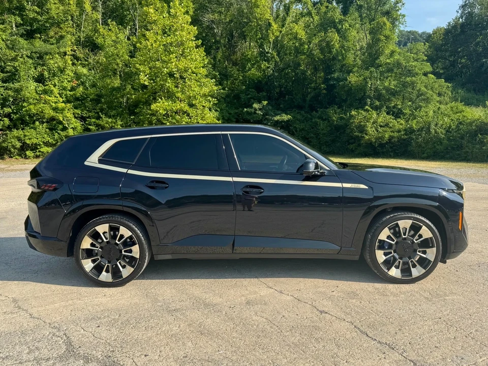 2023 BMW XM - Image 7 of 12
