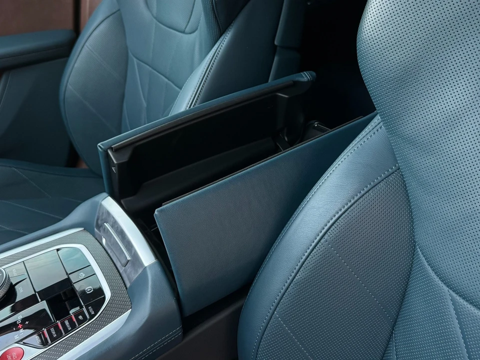 2023 BMW XM - Image 14 of 21
