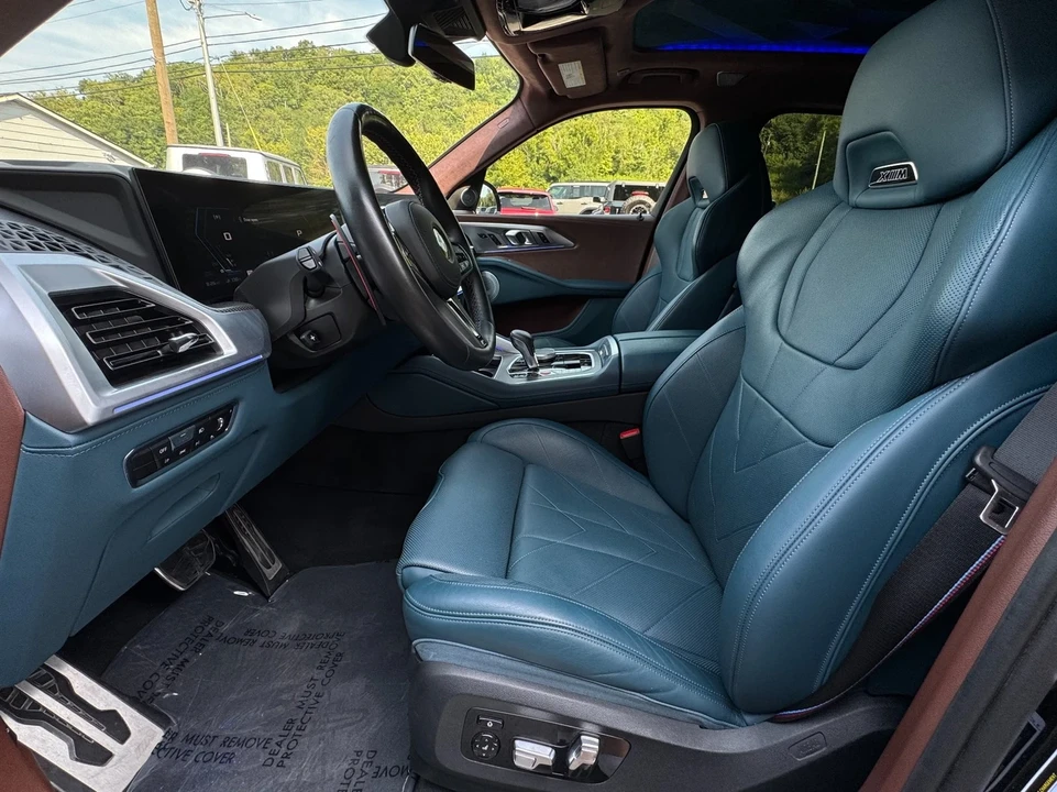 2023 BMW XM - Image 9 of 12
