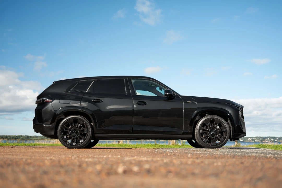 2023 BMW XM - Image 4 of 31
