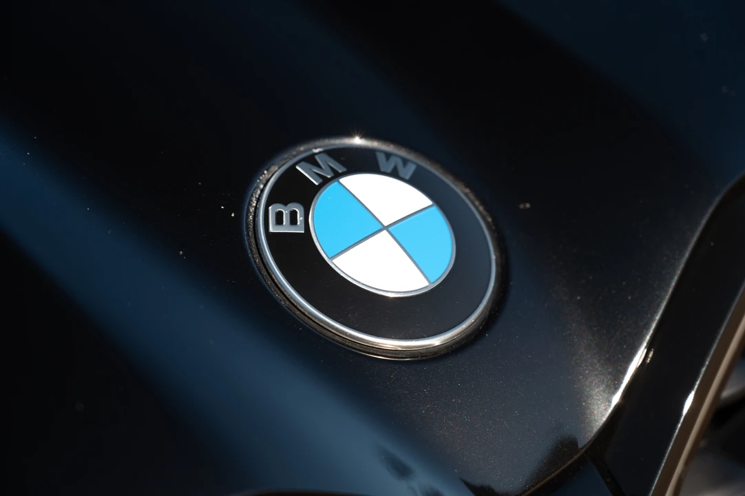 2023 BMW XM - Image 17 of 31