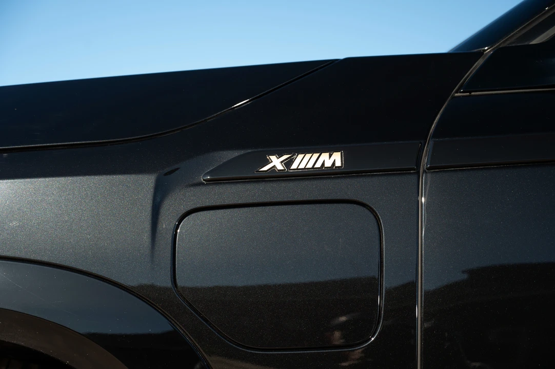 2023 BMW XM - Image 18 of 31