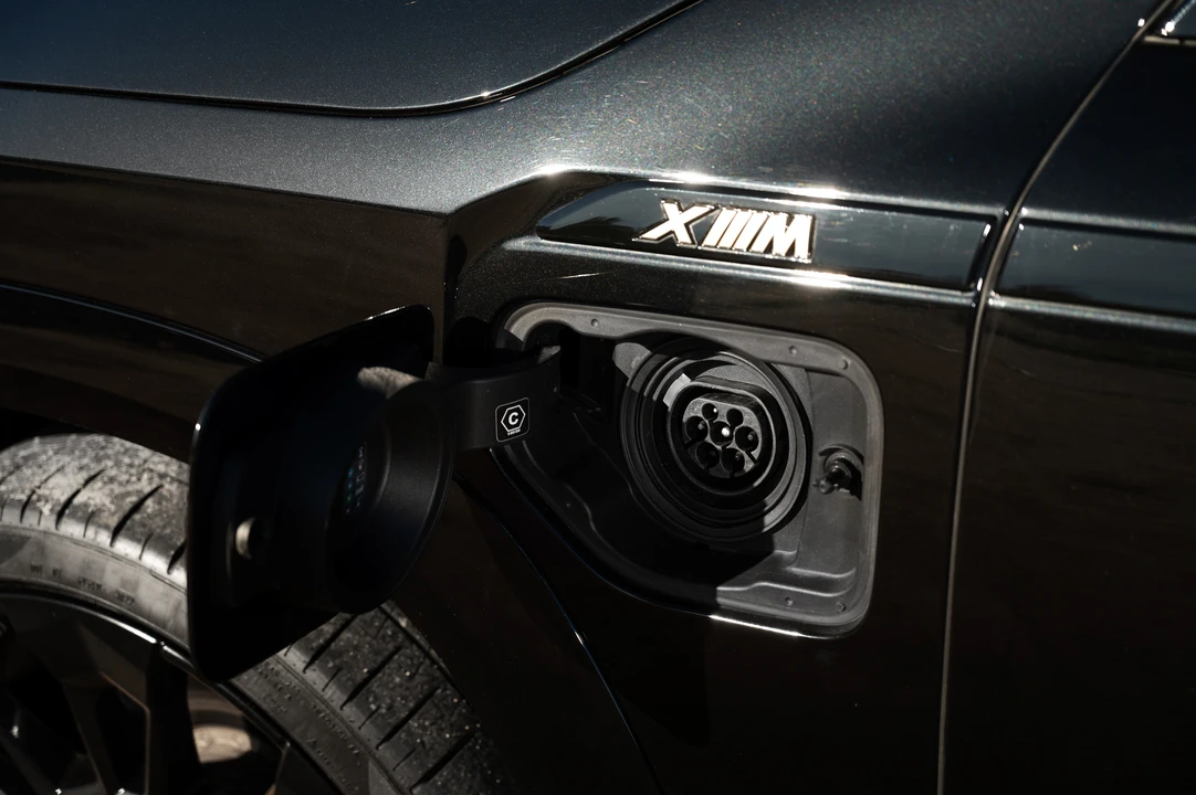 2023 BMW XM - Image 19 of 31