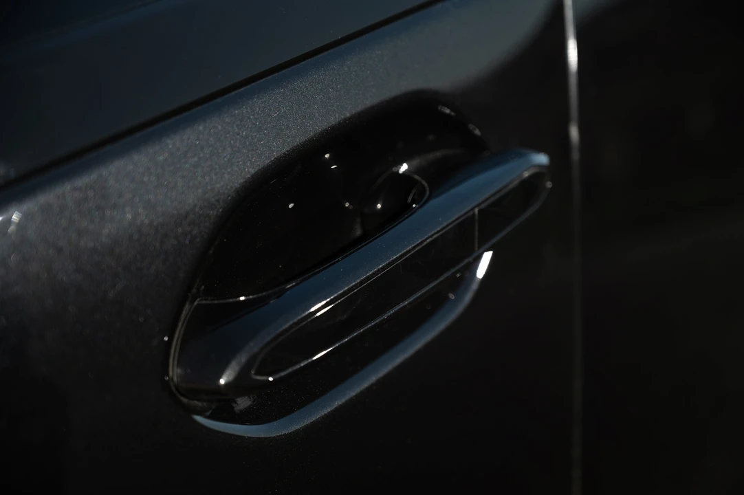2023 BMW XM - Image 25 of 31