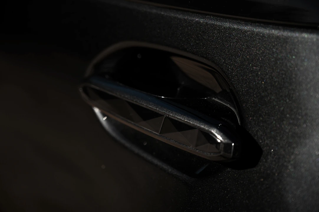 2023 BMW XM - Image 26 of 31
