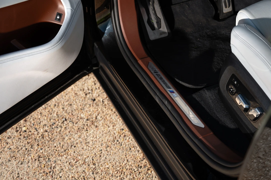 2023 BMW XM - Image 27 of 31