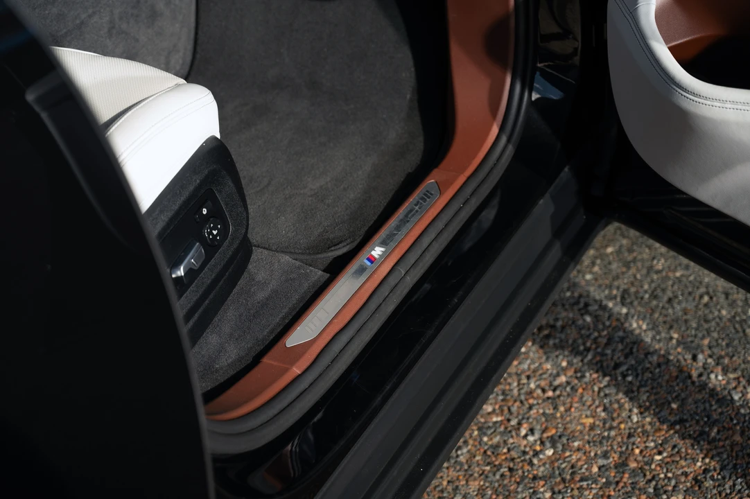 2023 BMW XM - Image 29 of 31
