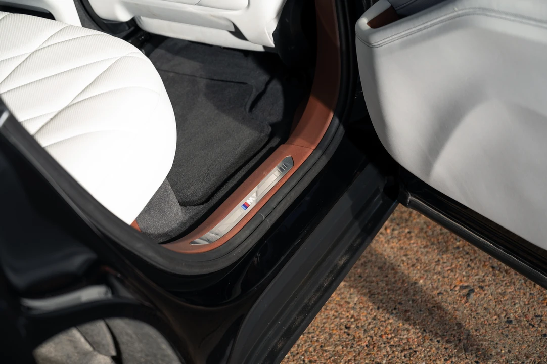 2023 BMW XM - Image 30 of 31
