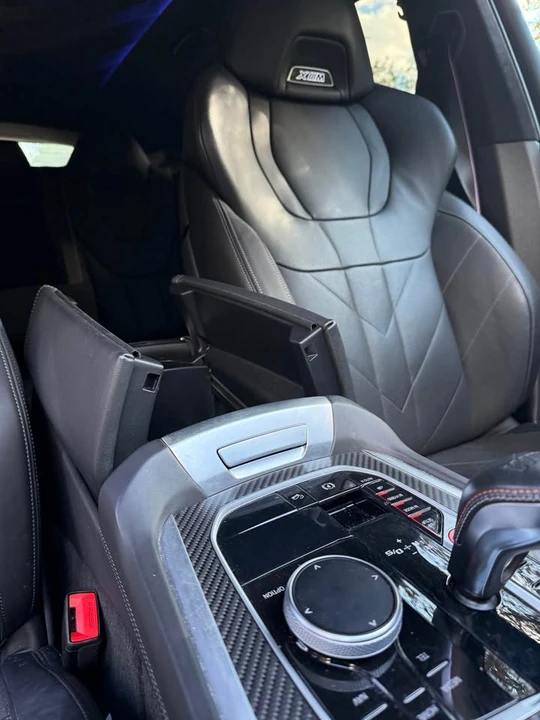 2023 BMW XM - Image 12 of 17