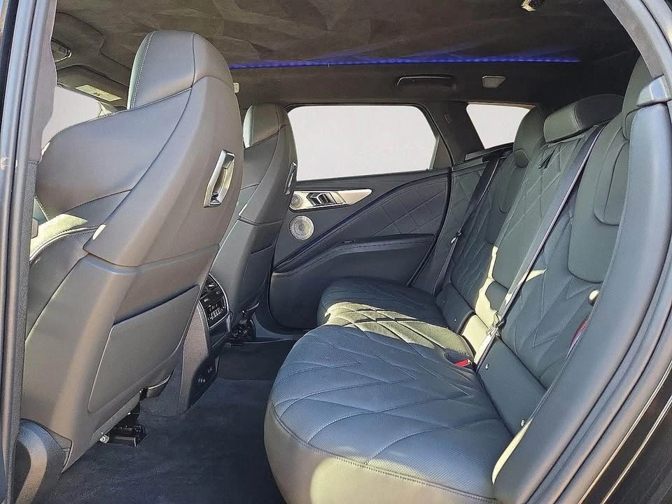 2023 BMW XM - Image 14 of 20