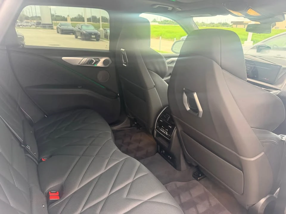 2023 BMW XM - Image 16 of 19