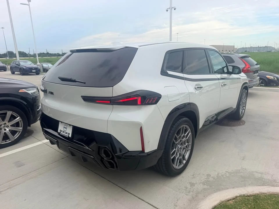 2023 BMW XM - Image 5 of 19