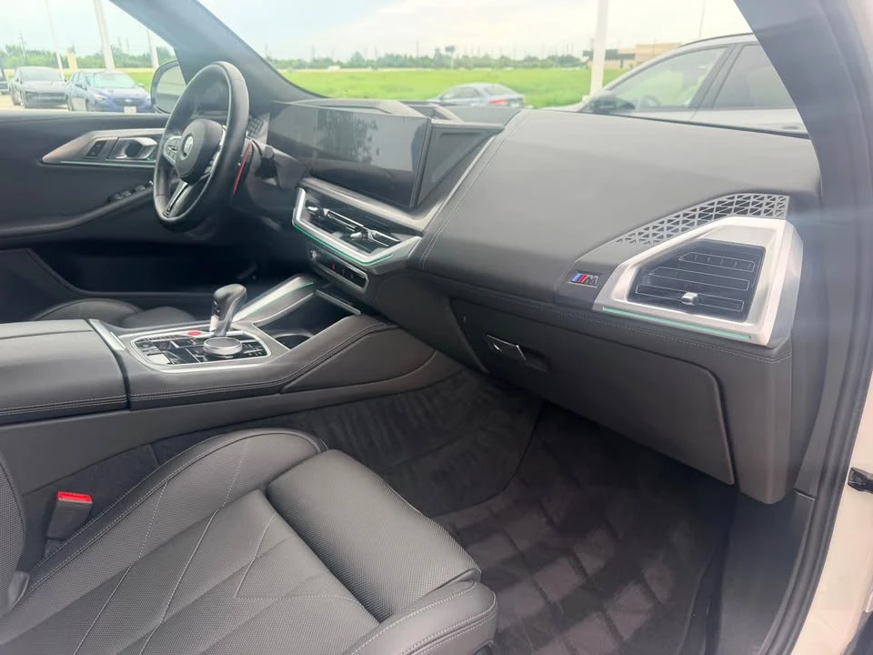 2023 BMW XM - Image 17 of 19