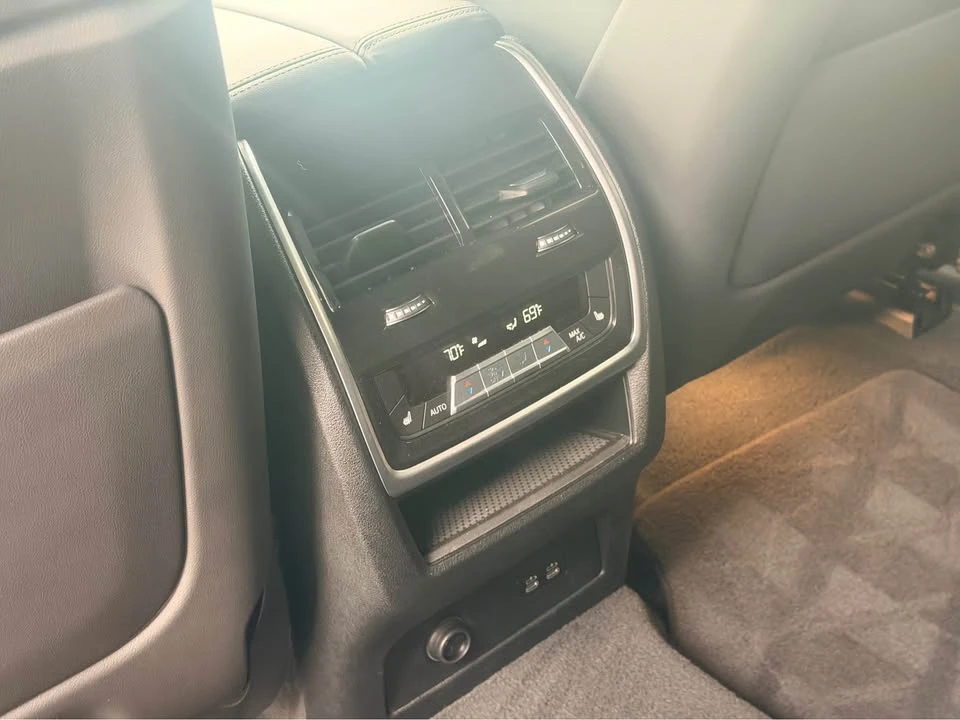 2023 BMW XM - Image 13 of 19