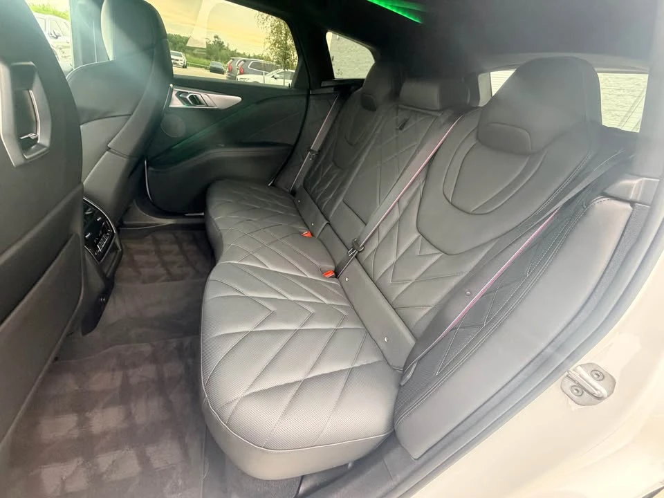 2023 BMW XM - Image 12 of 19