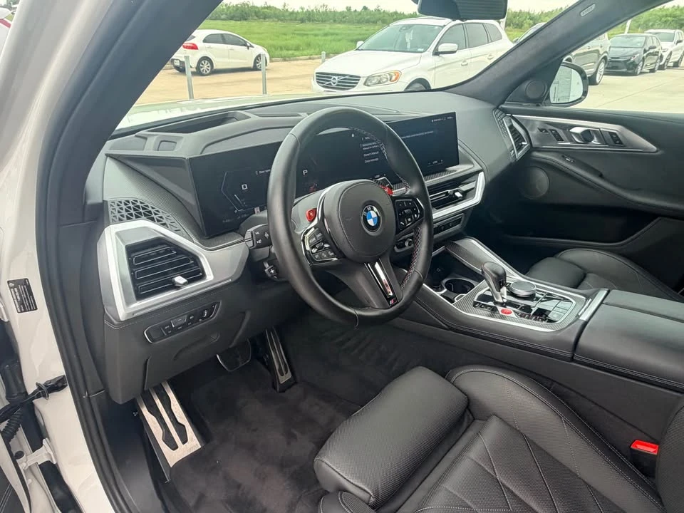 2023 BMW XM - Image 9 of 19