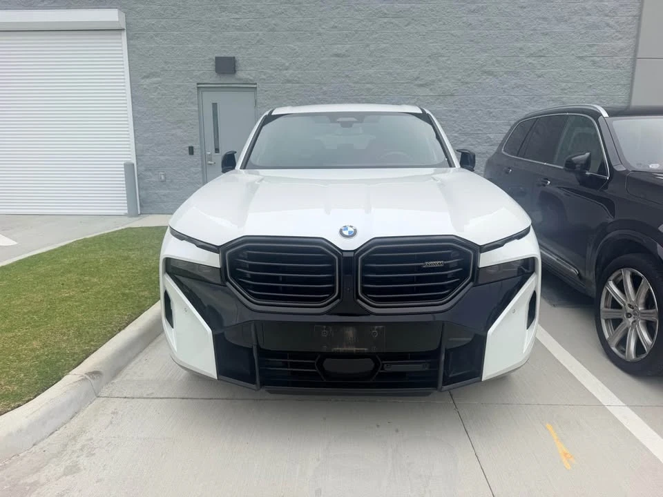 2023 BMW XM - Image 2 of 19
