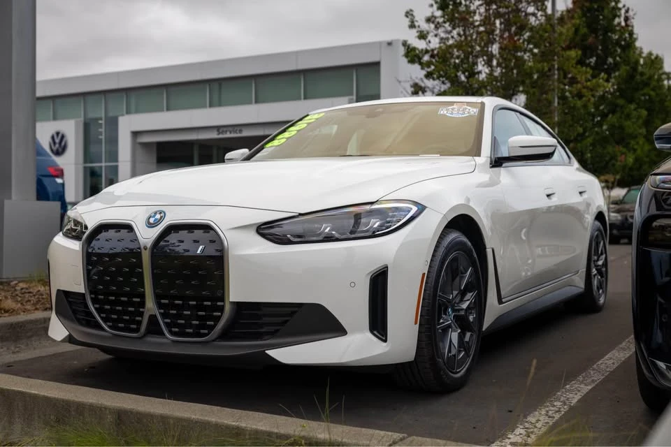 2023 BMW G26 i4 - Image 3 of 5