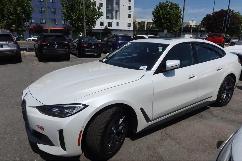 2023 BMW G26 i4 - Image 2 of 4