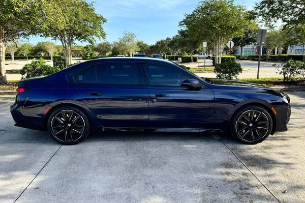 2023 BMW G70 7 Series - Image 3 of 12