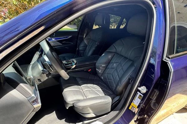 2023 BMW G70 7 Series - Image 8 of 12