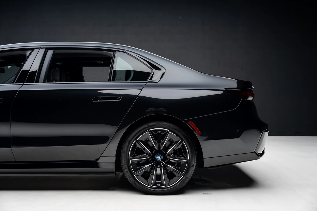 2023 BMW G70 7 Series - Image 19 of 21