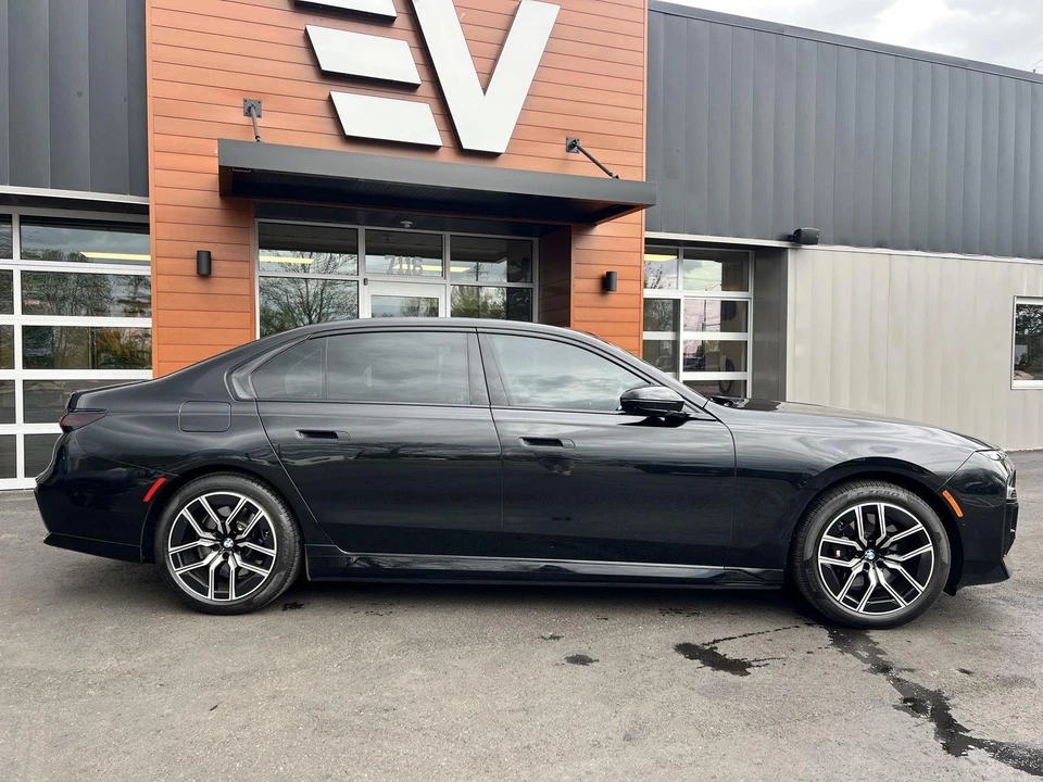 2023 BMW G70 7 Series - Image 4 of 17