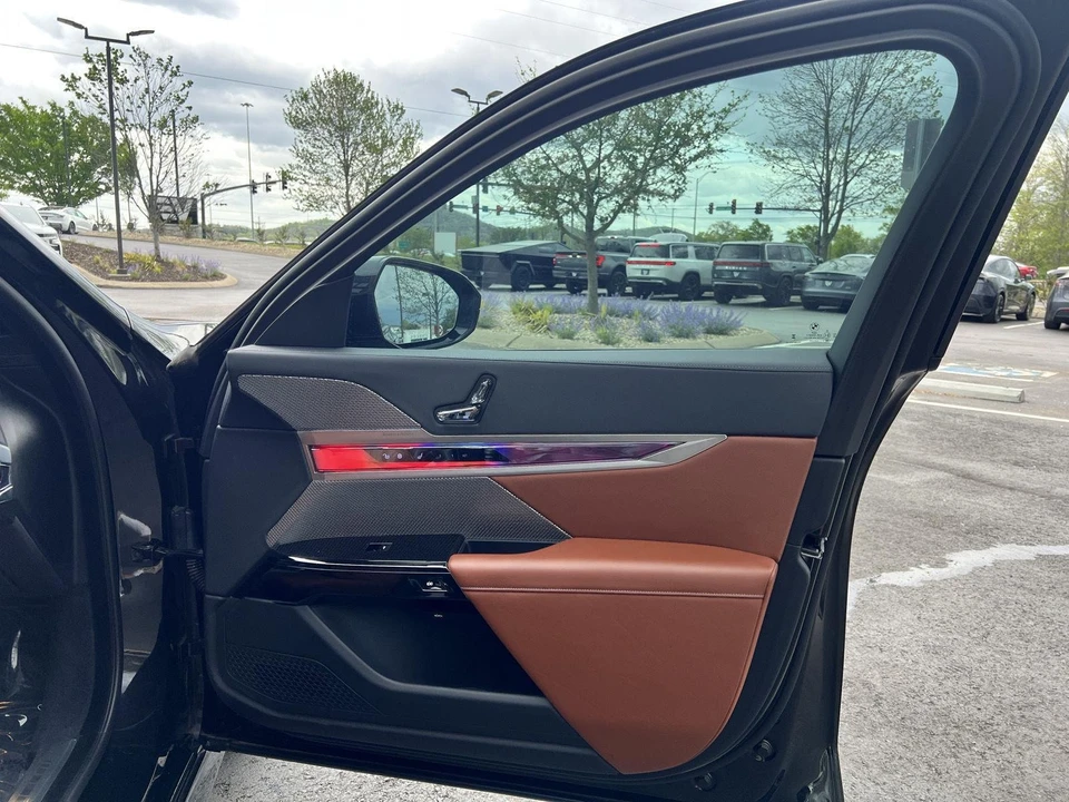 2023 BMW G70 7 Series - Image 11 of 17