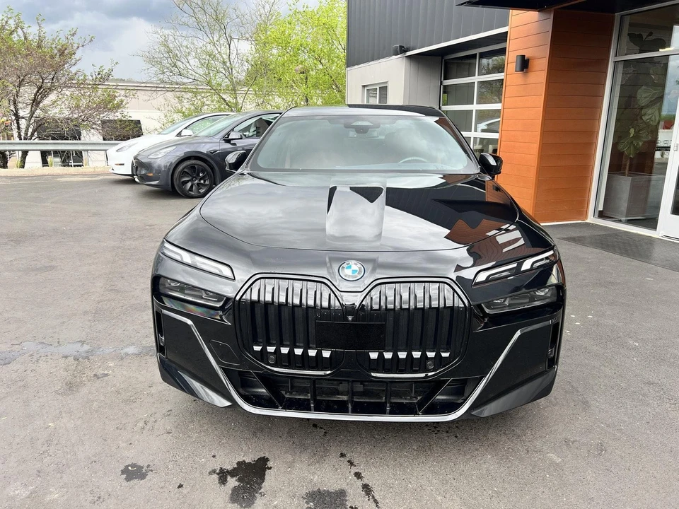 2023 BMW G70 7 Series - Image 2 of 17