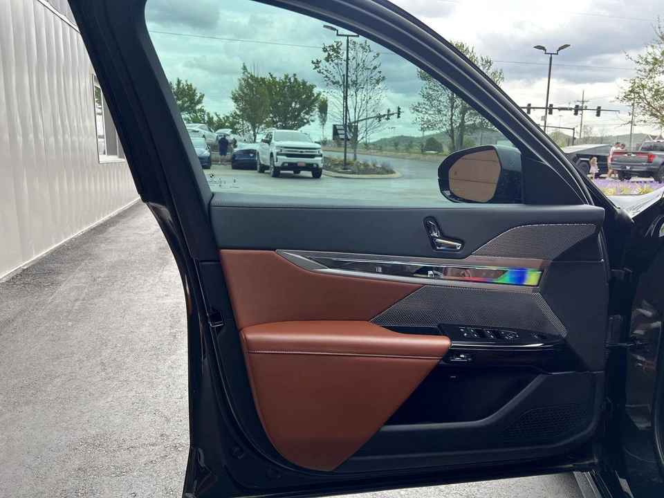 2023 BMW G70 7 Series - Image 9 of 17