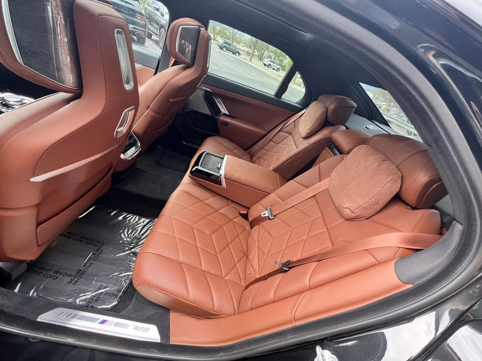 2023 BMW G70 7 Series - Image 8 of 17