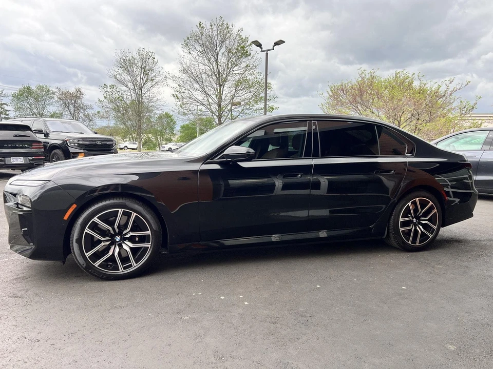 2023 BMW G70 7 Series - Image 3 of 17