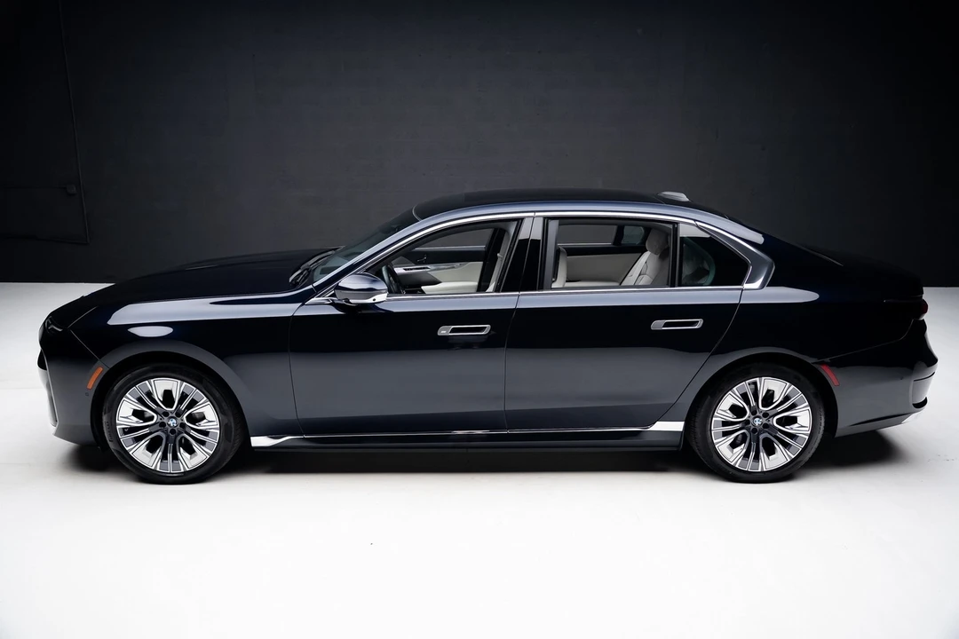 2023 BMW G70 7 Series - Image 17 of 21