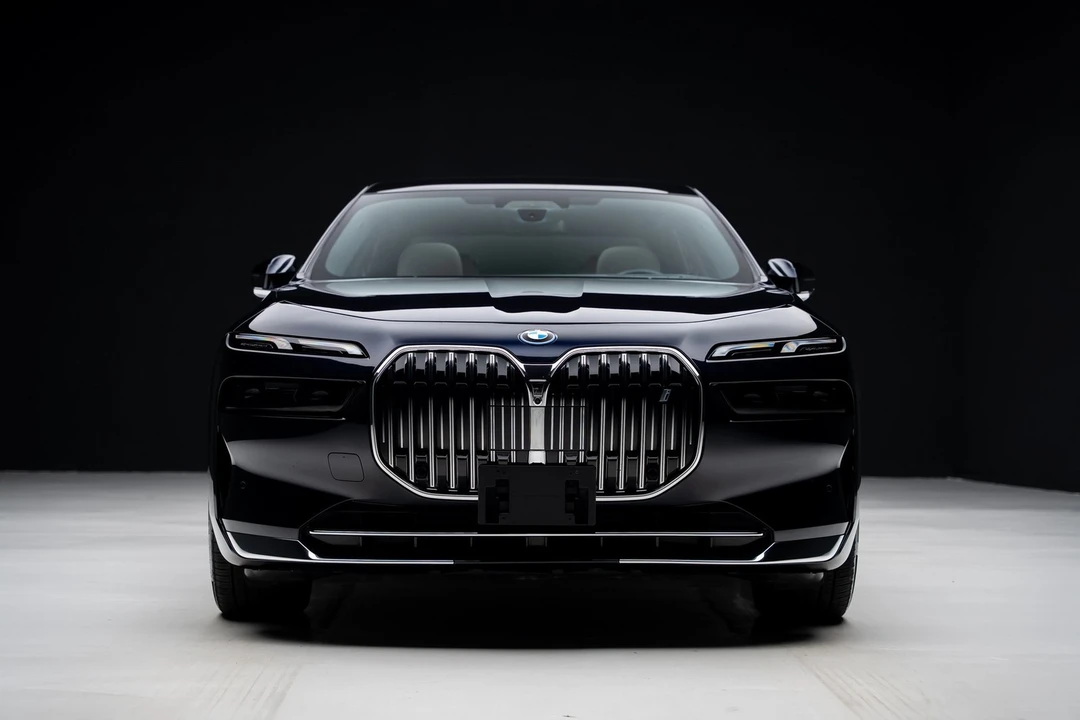 2023 BMW G70 7 Series - Image 8 of 12