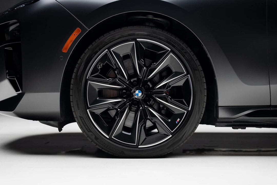 2023 BMW G70 7 Series - Image 18 of 21