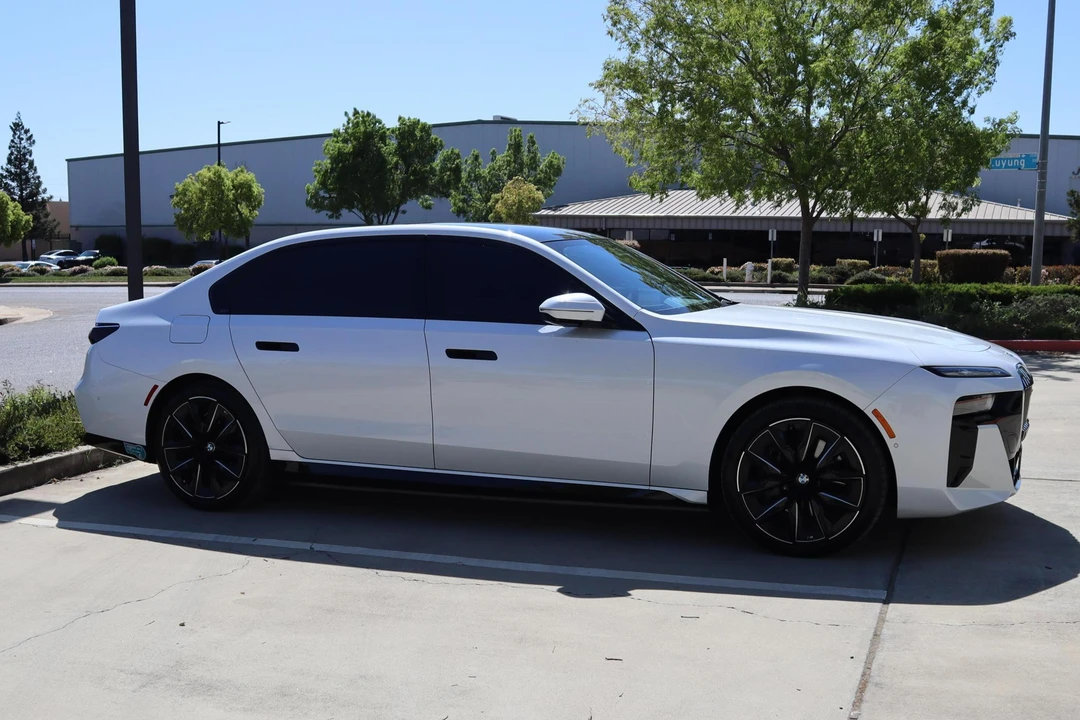 2023 BMW G70 7 Series - Image 3 of 31